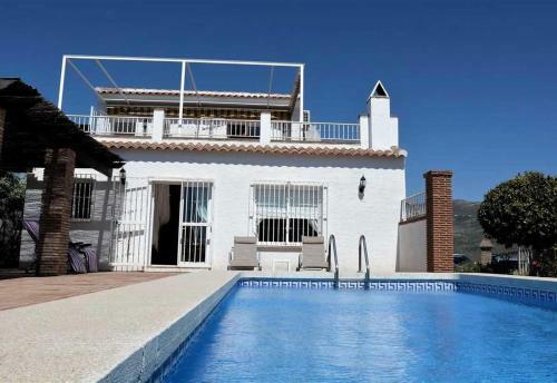 Villa Rosana Lake Vinuela