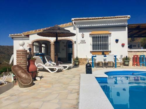 Casira, Ruime Villa & 2 Studio's - 8 Personen