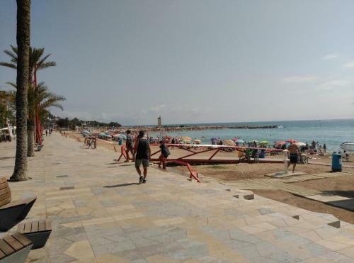Precioso Apartamento 1� Linea Playa Con Piscina