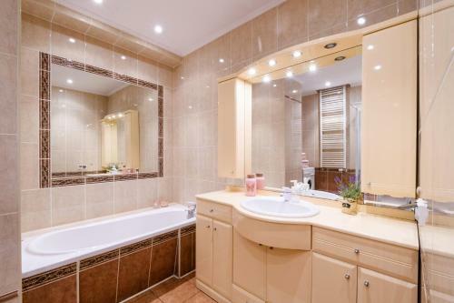 Gama Great Location&spacious120m Apartment: 2-10 People