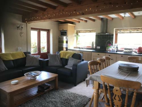 Bwythynod Helmau Cottages