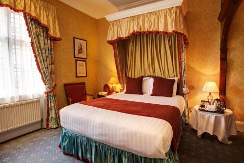 Best Western Plus Grim's Dyke Hotel