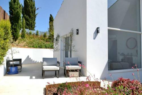 New 4 Bed Designer Villa With Pool