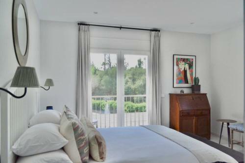 New 4 Bed Designer Villa With Pool