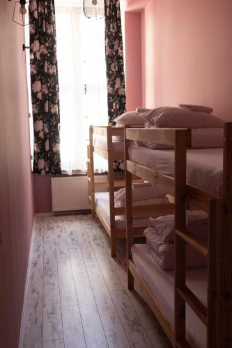 Quantum Hostel