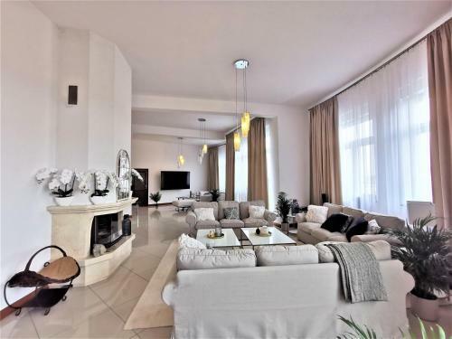 Luxurious Apartment 450m2 -lift -3garages -bilard -jacuzzi