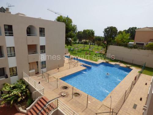Apartamento Reformado En Sotogrande Con Piscina Y Garaje