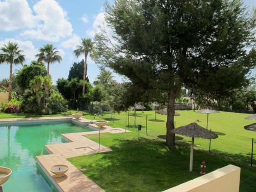 Apartamento Reformado En Sotogrande Con Piscina Y Garaje