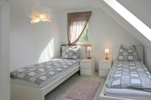 Holiday Home, Debina