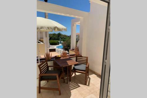 Monis Apartment Mit Pool