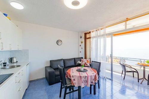 Ocean Breeze Apartment