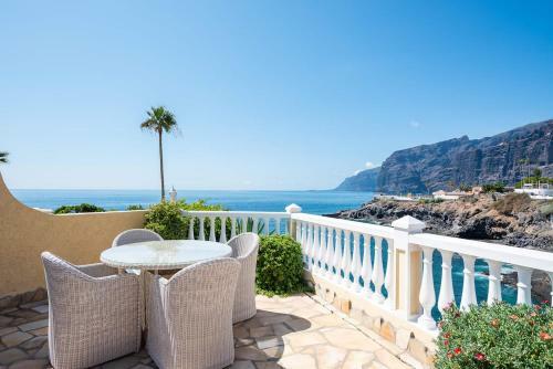 Los Gigantes Cliffs And Ocean Front Villa