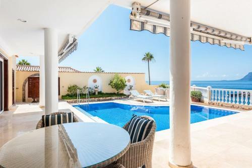 Los Gigantes Cliffs And Ocean Front Villa