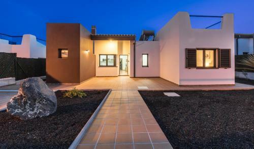 5 Star Luxury Villa, Private Heated Pool, Golf & Sea Views.
