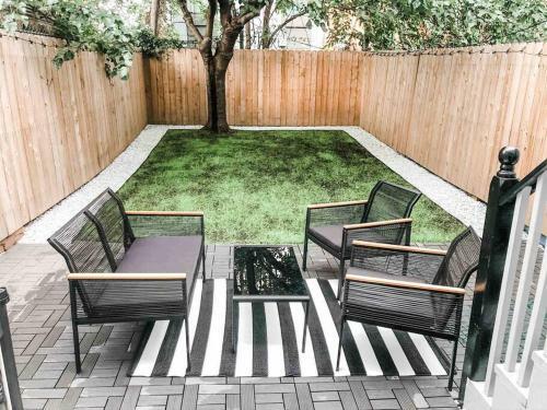 Luxury Apartment With Backyard + Close Transportation