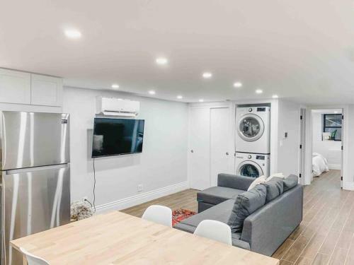 Luxury Apartment With Backyard + Close Transportation