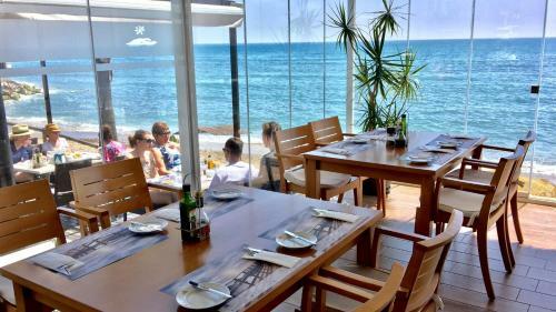 Mi Capricho A17 Beachfront Apartment