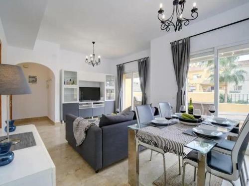 15 Sunny Apartment, Terrace, Wifi!