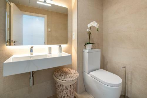 Lets In The Sun - Cala Serena Luxury Apartment