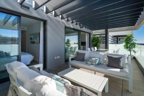 Lets In The Sun - Cala Serena Luxury Apartment