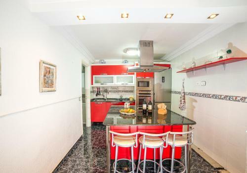 Apartamento Amadores Beach With Pool Familyfriendly