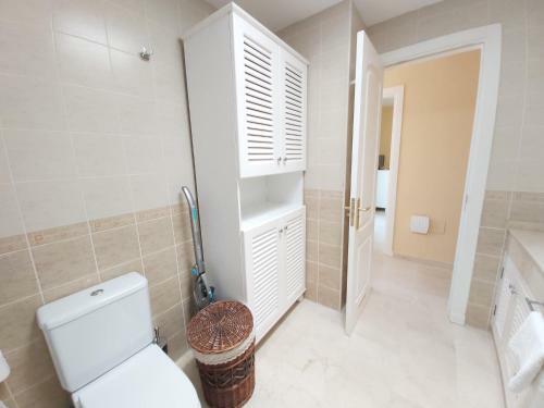 Spacious Apartment With Jacuzzi And Pool Access