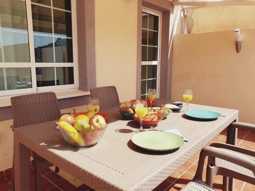 Apartamento Modern Family Home Above Swimming Pool