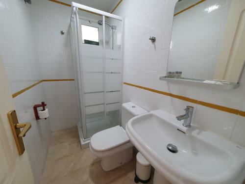 Apartamento Modern Family Home Above Swimming Pool