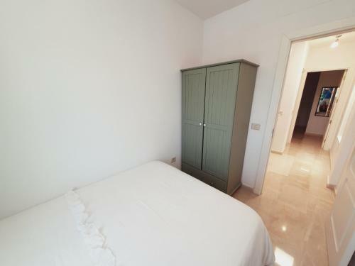 Apartamento Modern Family Home Above Swimming Pool