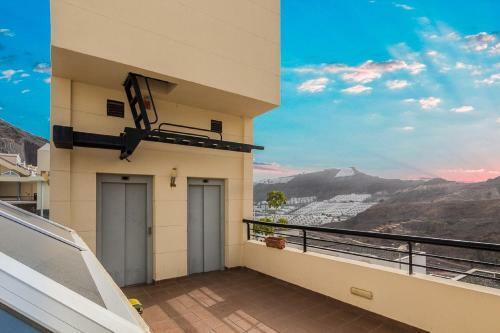 Apartamento Modern Family Home Above Swimming Pool