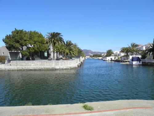 Blue Canal Apartment Ampuriabrava