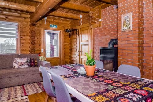 Lodge K�lmam�e Puhkemaja