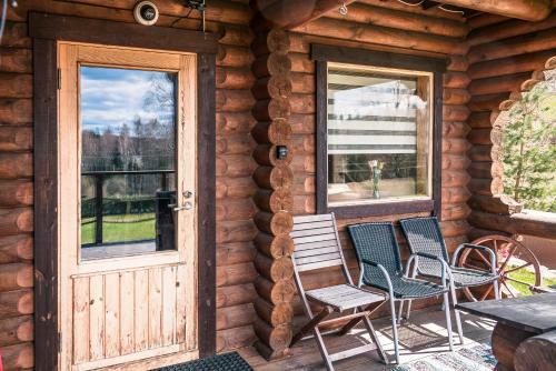 Lodge K�lmam�e Puhkemaja
