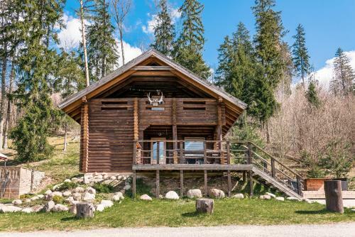 Lodge K�lmam�e Puhkemaja
