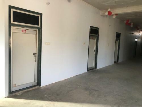 Pop 85033 Hotel Chandravanshi