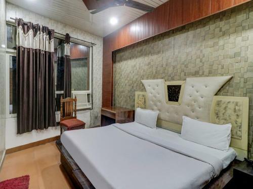 Hotel Capital O 82559 Royal Plaza