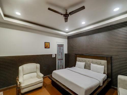 Hotel Capital O 82559 Royal Plaza