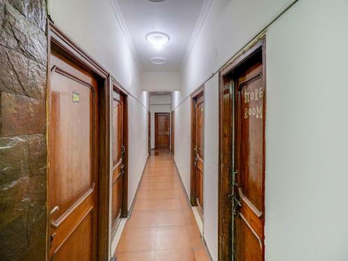 Hotel Capital O 82559 Royal Plaza