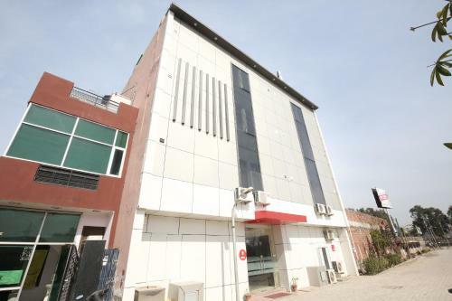 Oyo Flagship 11502 Hotel Grande
