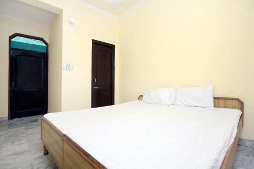 Spot On 43673 Hotel New Mehak Palace
