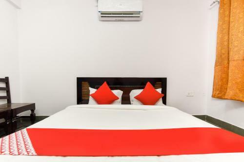 Hotel Oyo 61219 Abhi Town House