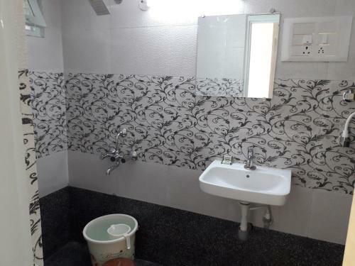 Wheel To Hills Stay Inn Service Apartments