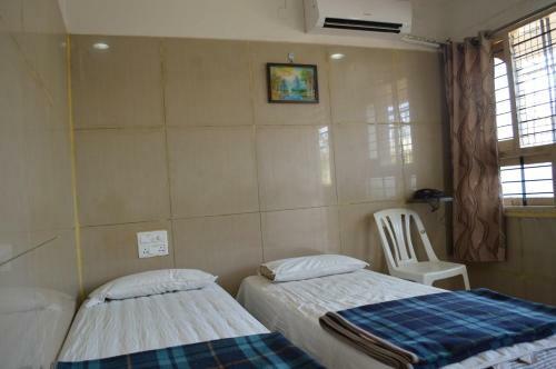 Hotel Mourya Deluxe A/c Lodge