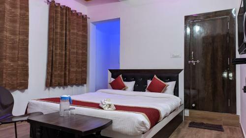 Hotel Dhanush Palace