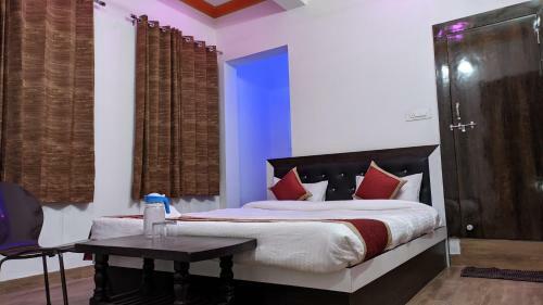 Hotel Dhanush Palace