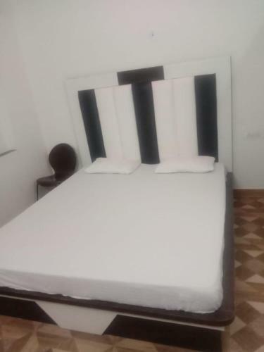 Hotel Dhanush Palace