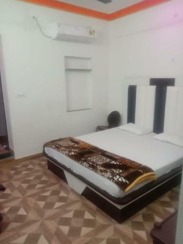 Hotel Dhanush Palace