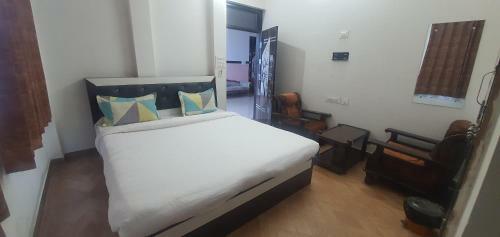 Hotel Dhanush Palace