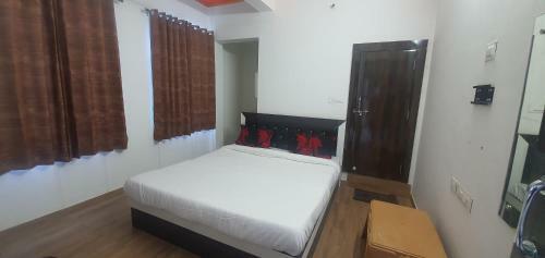 Hotel Dhanush Palace