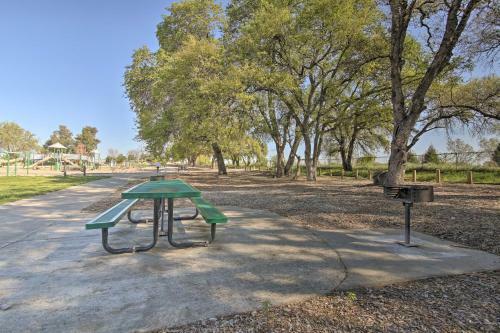 Sacramento Area Apartment About 15 Mi To Downtown